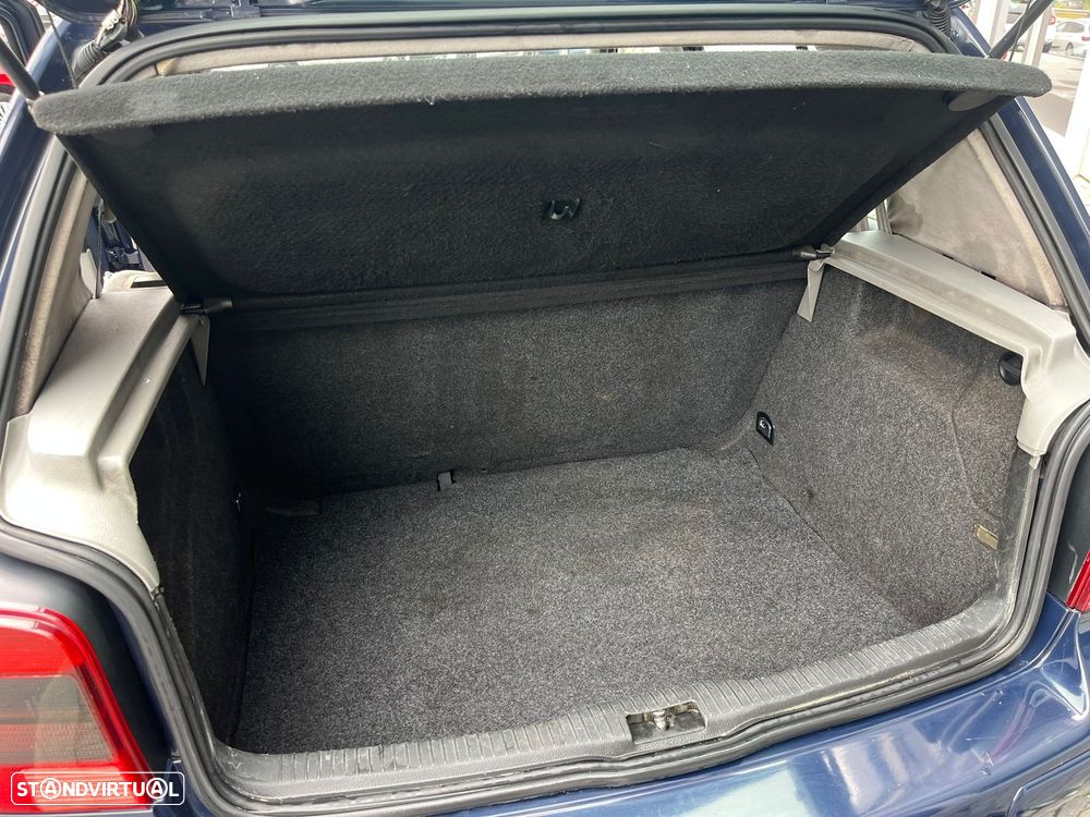 VW Golf 1.9 TDi Movie - 17