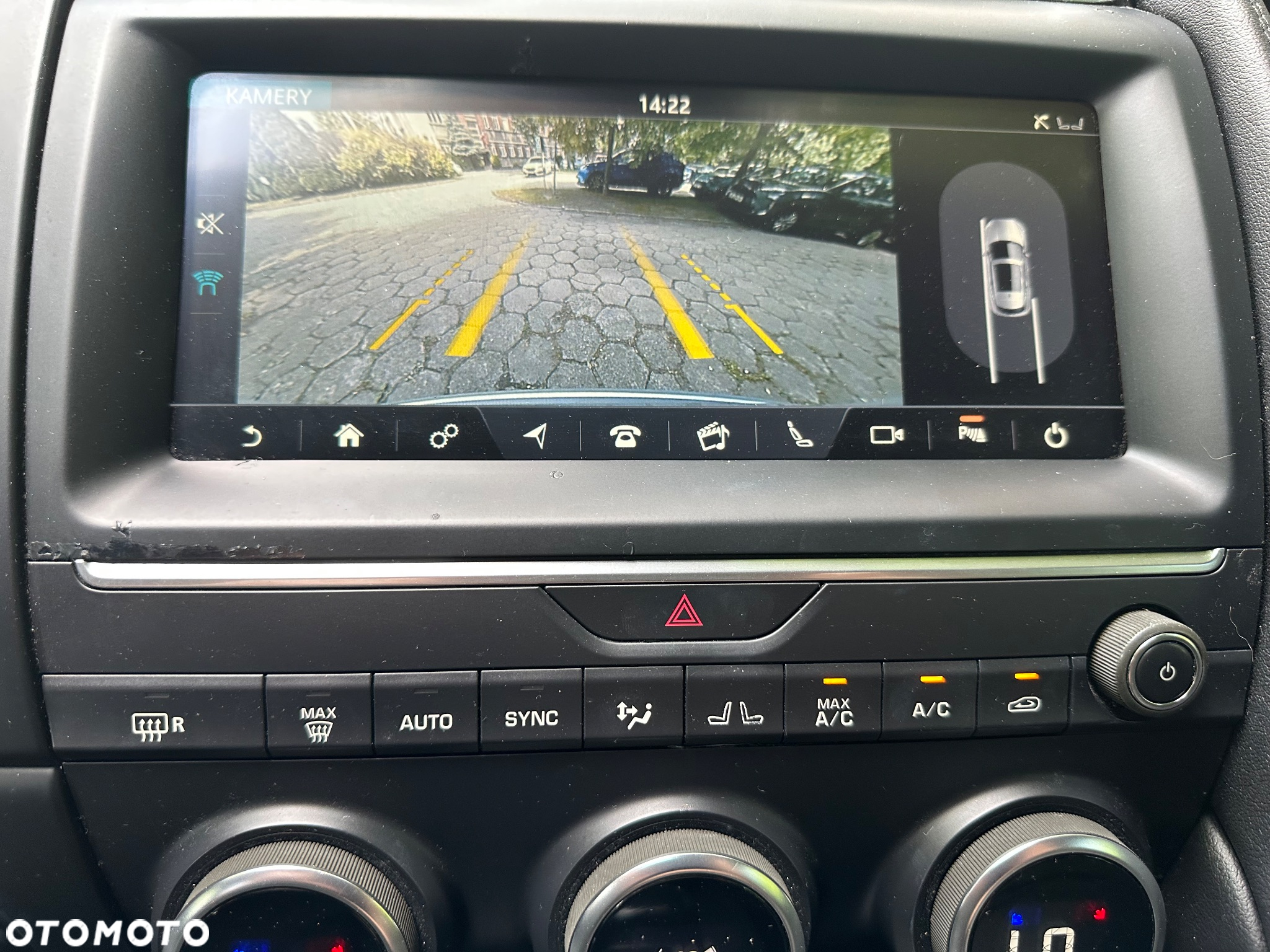 Jaguar E-Pace 2.0 i4D AWD R-Dynamic - 11