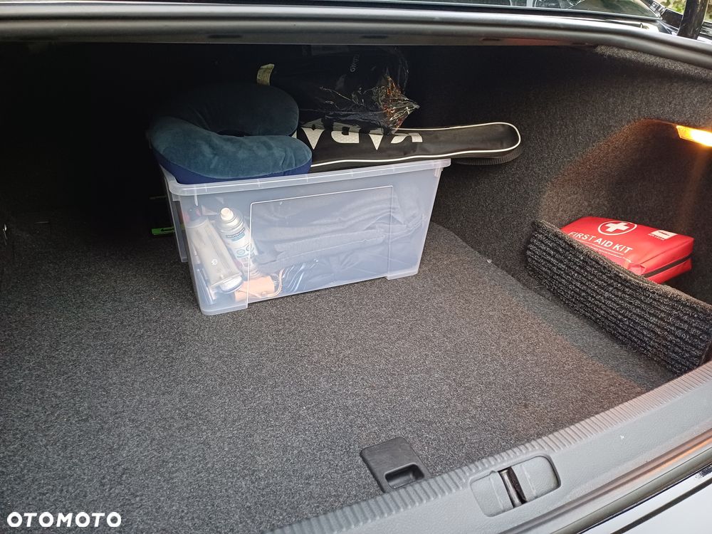 Volkswagen Passat 2.0 FSI Trendline - 9