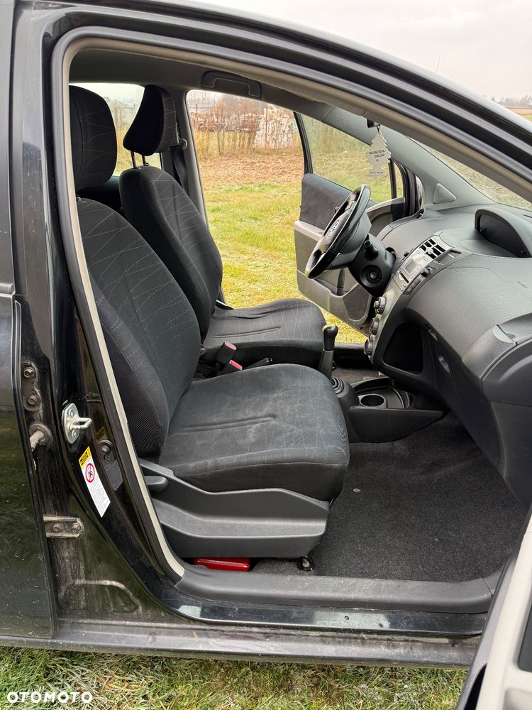Toyota Yaris 1.3 - 4