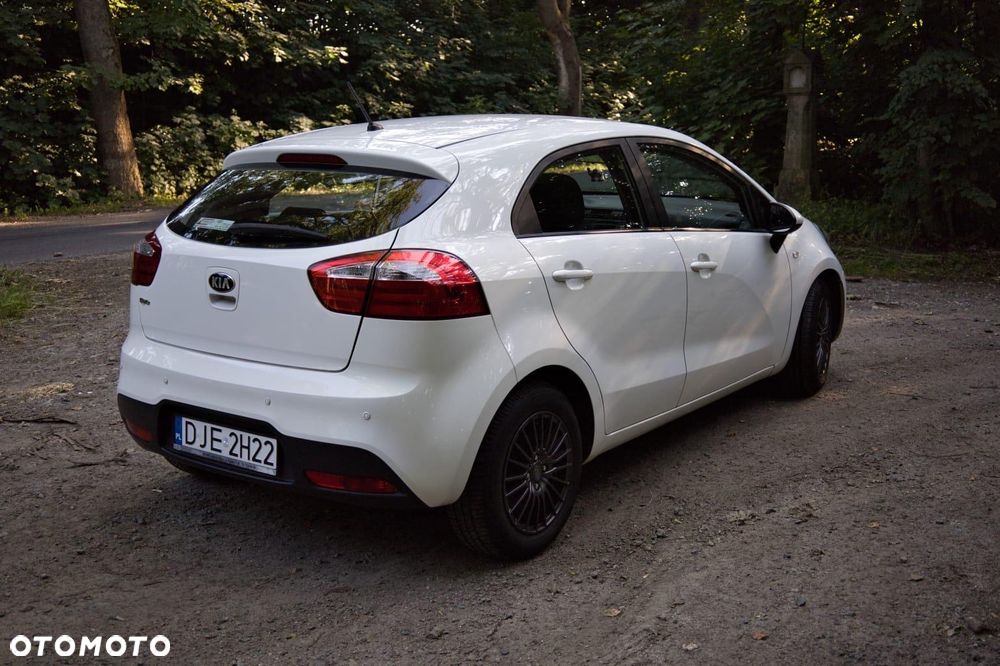 Kia Rio 1.2 L - 8