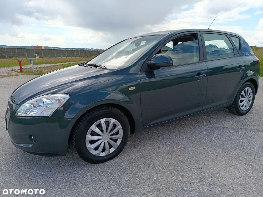 Kia Ceed - 16