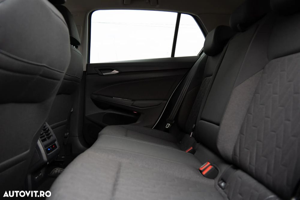 Volkswagen Golf 1.5 eTSI DSG MHEV Life - 17