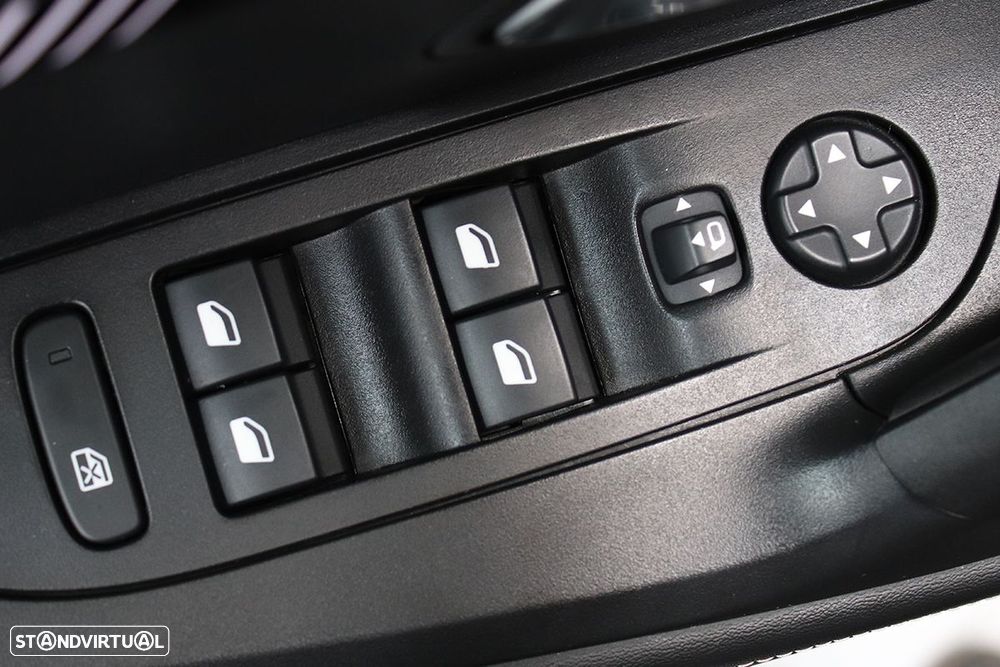 Peugeot 2008 1.2 PureTech Allure - 21