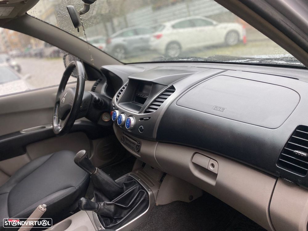 Mitsubishi L200 2.5 DI-D CD Intense 4WD - 28