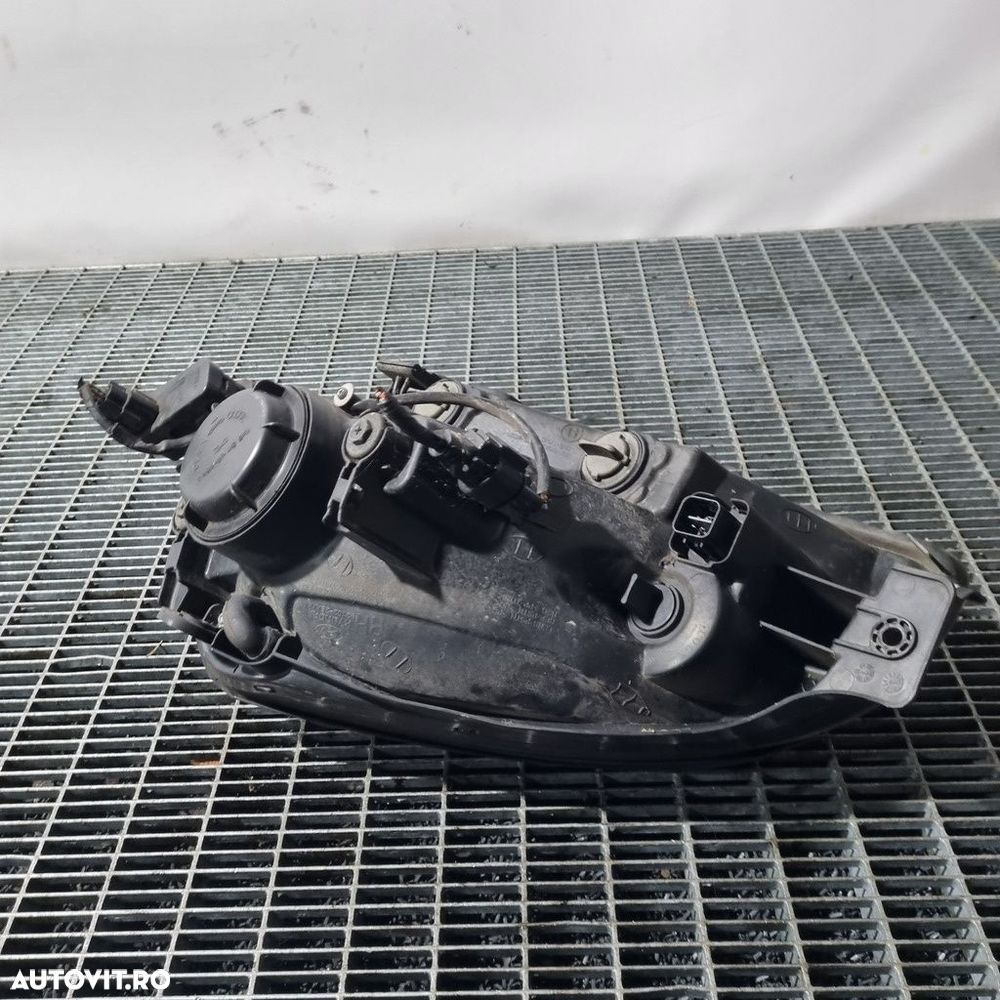 Far Dreapta Hyundai Tucson 2006 - 2010 SUV 4 Usi (1477) Fara xenon - 3