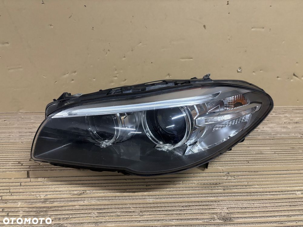 BMW 5 F10 / F11 LCI Lampa przednia Xenon  nieskrętna - 1