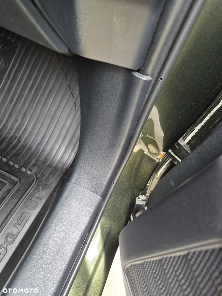 Lexus UX 300h F Sport Design AWD - 20