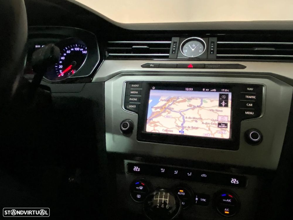 VW Passat 2.0 TDI Confortline - 14