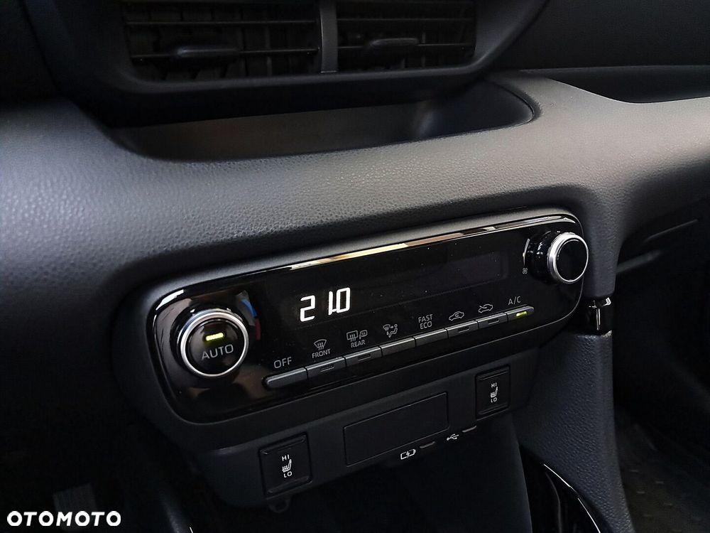 Toyota Yaris Hybrid 1.5 Style - 23