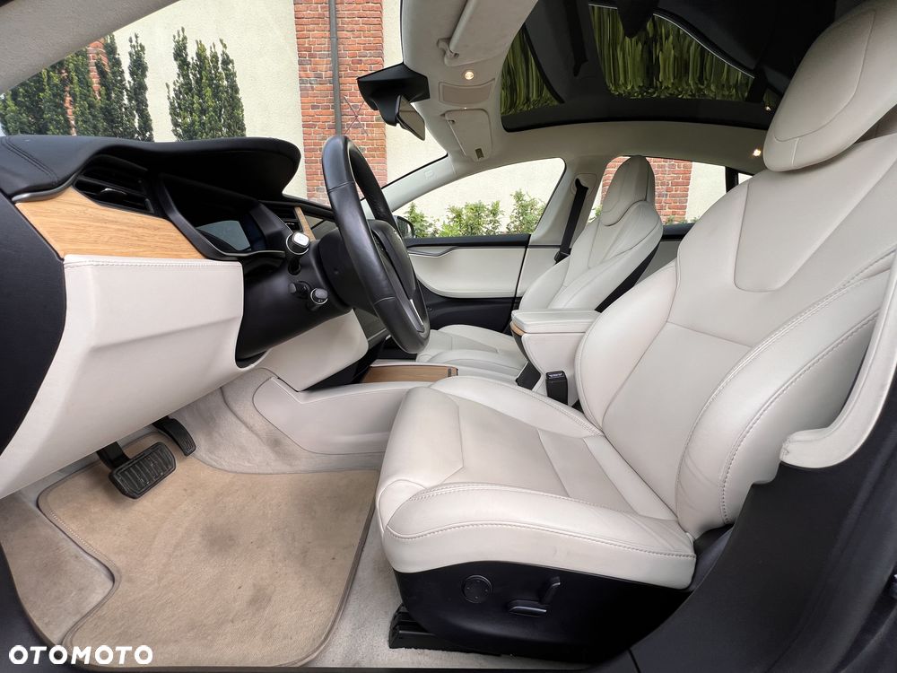 Tesla Model S - 18