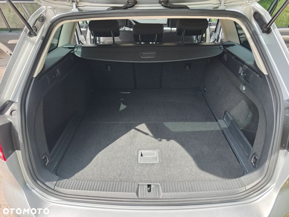 Volkswagen Passat - 34