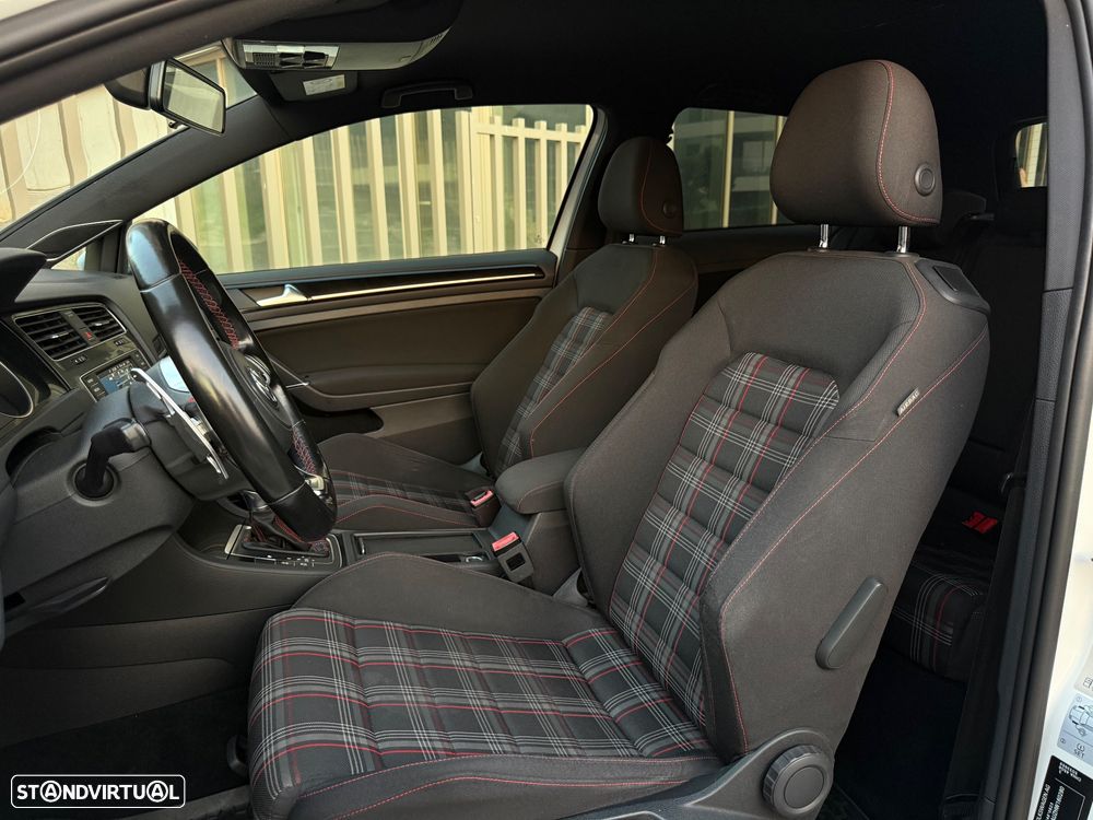 VW Golf GTI Performance BlueMotion DSG - 22