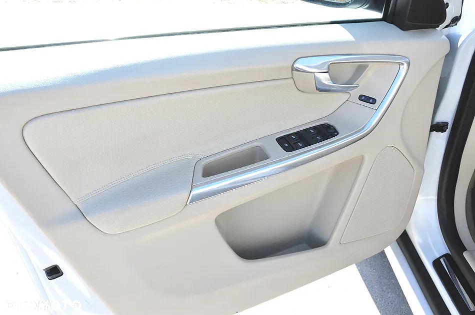 Volvo XC 60 T6 AWD Momentum - 23
