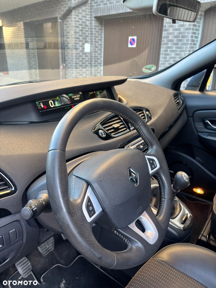 Renault Grand Scenic dCi 130 FAP Bose Edition - 11