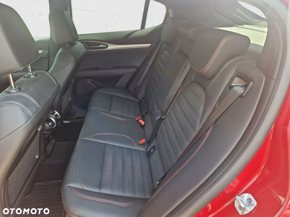 Alfa Romeo Stelvio - 12