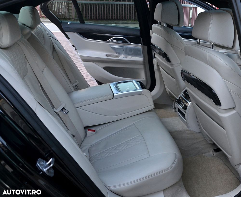 BMW Seria 7 740i - 23