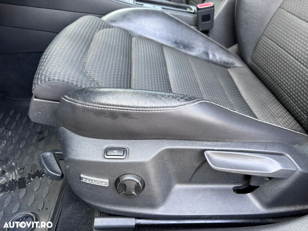 Volkswagen Golf 1.6 TDI BlueMotion Technology DSG Comfortline - 21