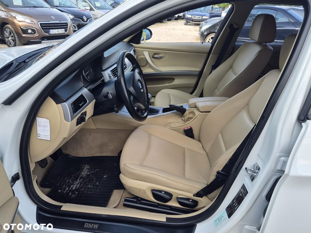 BMW Seria 3 320i - 13