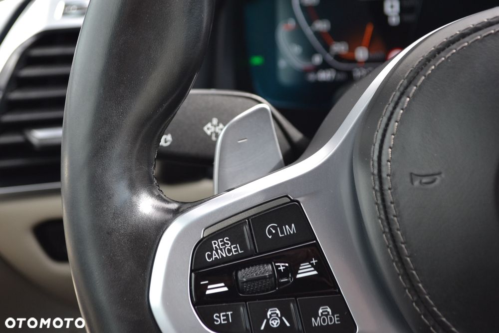 BMW Seria 8 M850i xDrive - 16