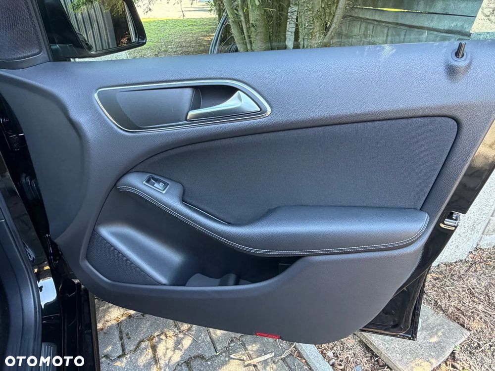 Mercedes-Benz Klasa B 180 BlueEFFICIENCY Edition Style - 23