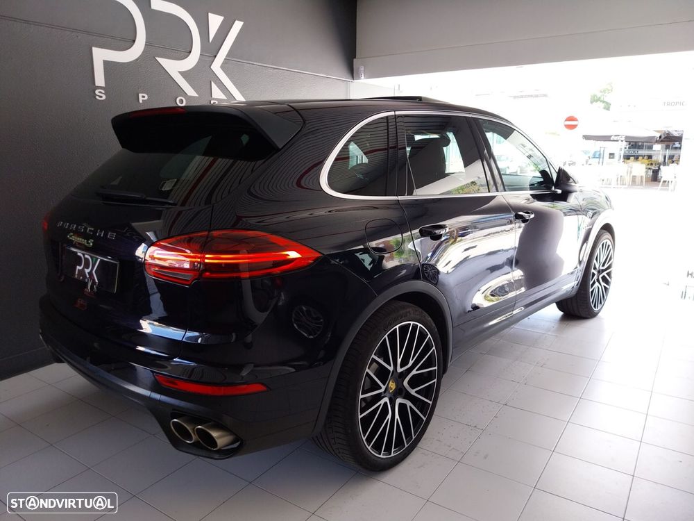 Porsche Cayenne - 4