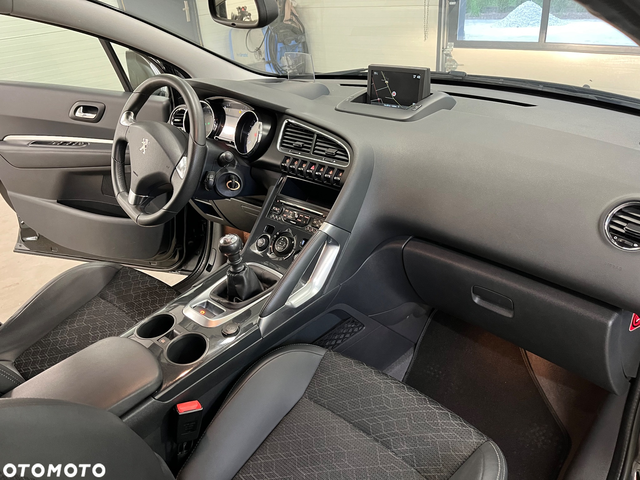 Peugeot 3008 1.6 BlueHDi Allure S&S - 20