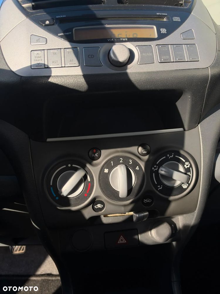 Nissan Pixo 1.0 more - 25