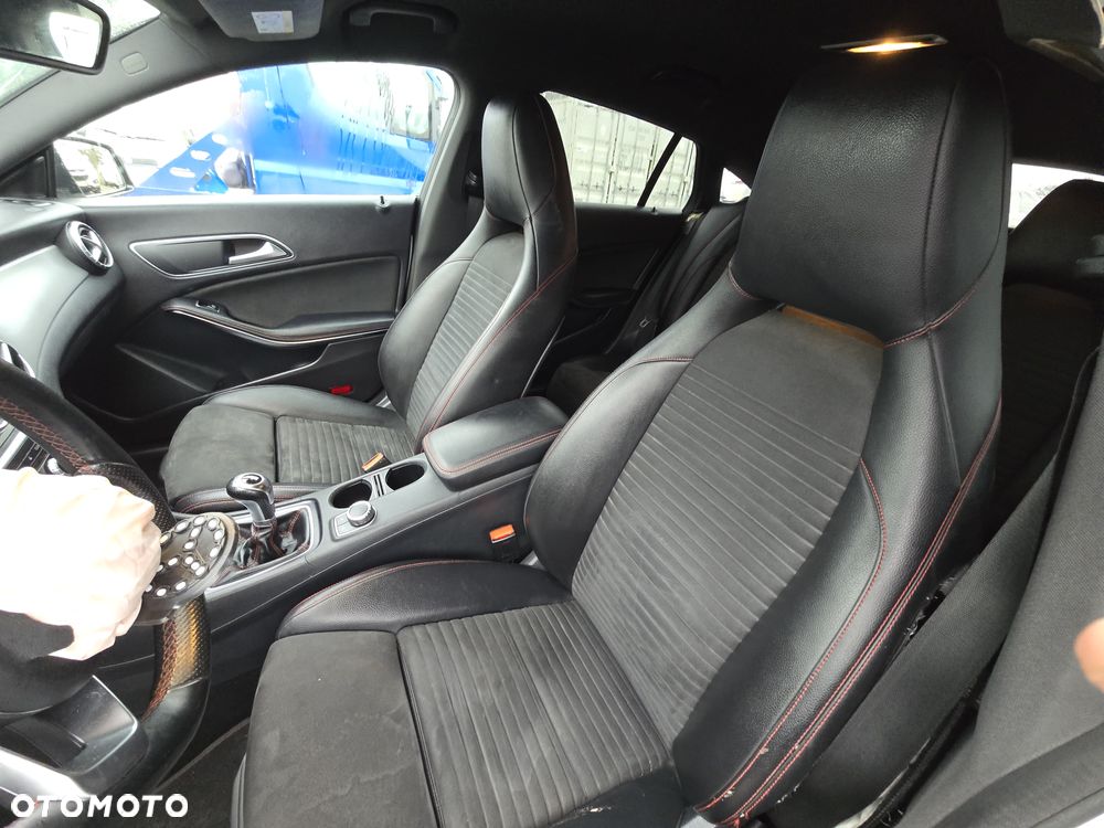 Mercedes-Benz CLA 180 AMG Line - 22