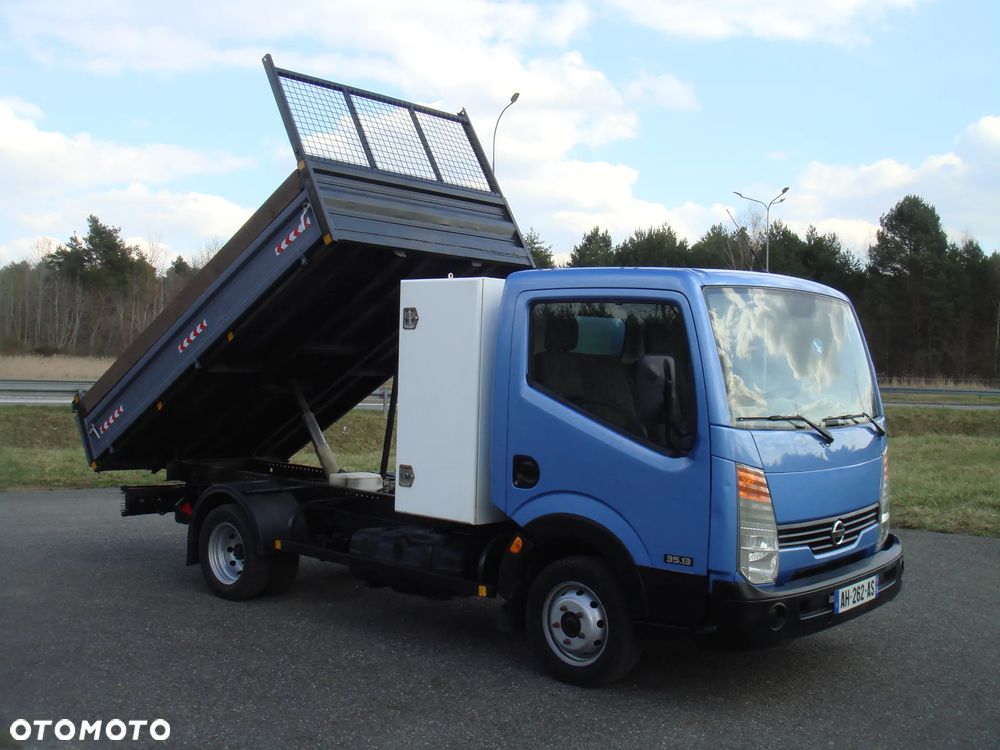 Nissan CABSTAR - 1
