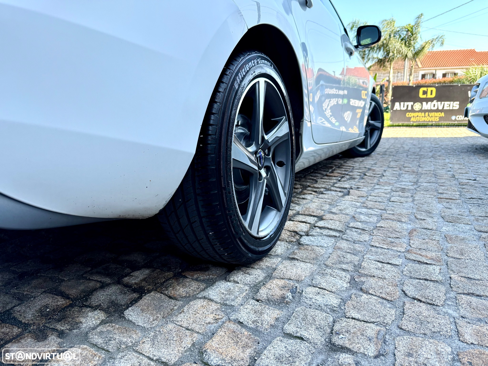 Volvo V40 1.6 D2 R-Design - 16