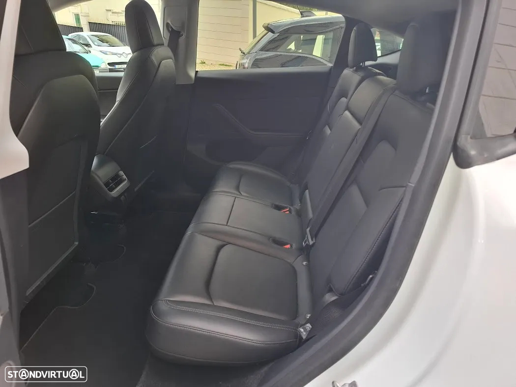 Tesla Model Y Long Range Dual Motor AWD - 33