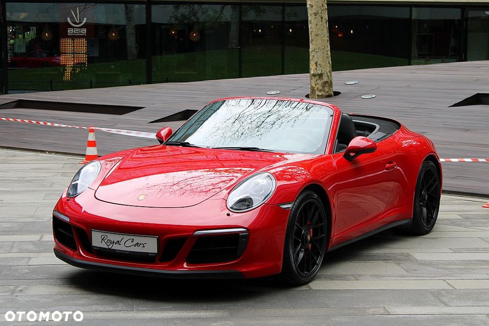 Porsche 911 Carrera 4 GTS PDK - 1