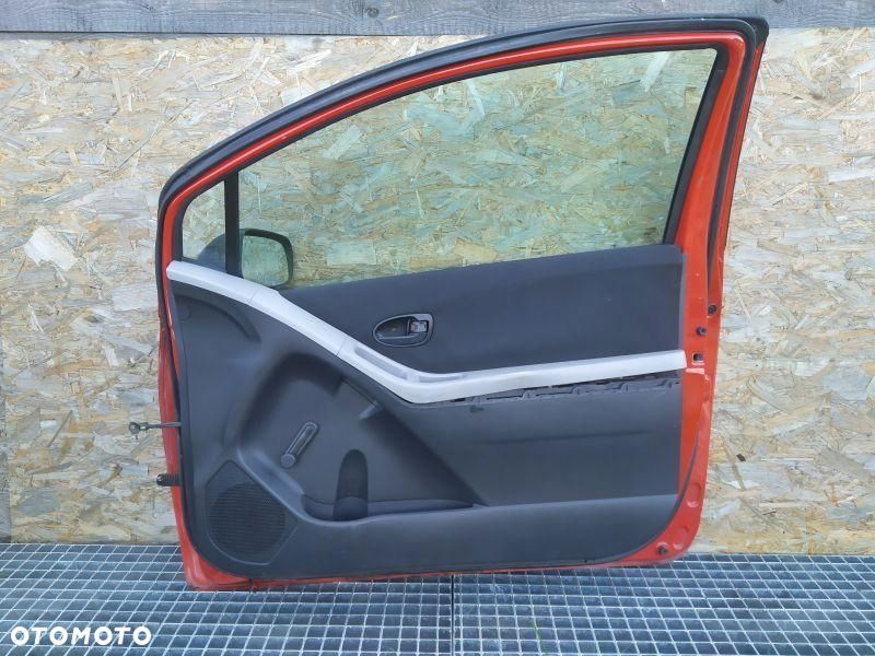 DRZWI PRAWE 3D CZERWONE KPL TOYOTA YARIS II 2 STRONA PASAŻERA - 5