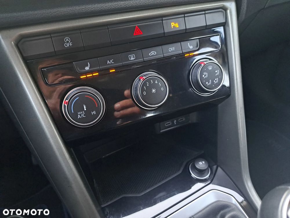 Volkswagen T-Roc - 23