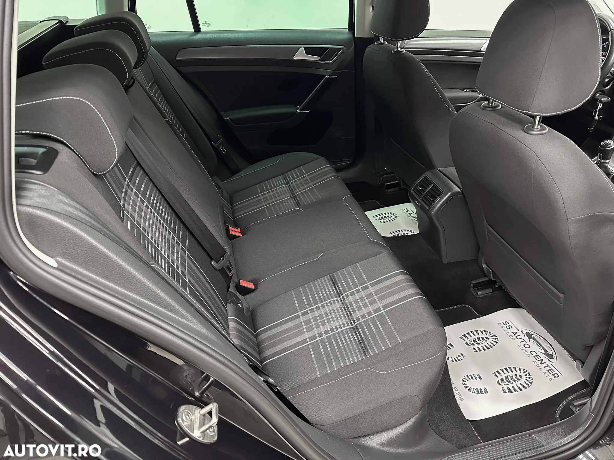 Volkswagen Golf 1.6 TDI BlueMotion Technology Lounge - 17