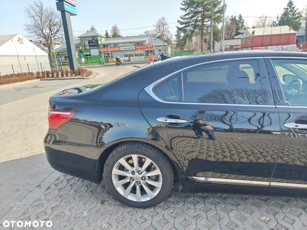 Lexus LS - 8