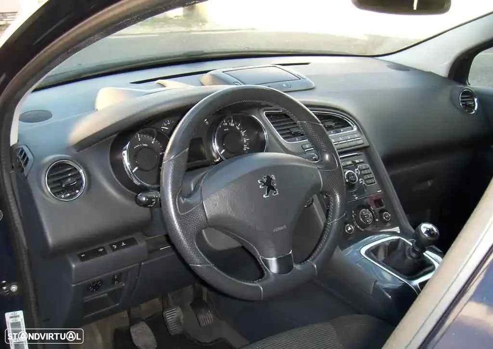 Peugeot 5008 1.6 HDi Executive JLL17 - 8