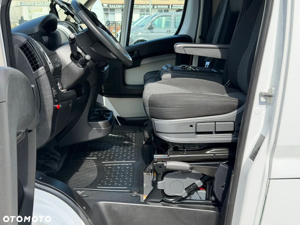 Fiat DUCATO 2.3 MultiJet 150KM Euro-6 IZOTERMA WINDA PALFINGER UDT do 2028r Poduszki zawieszenia tył pneumatyczne! + Kompresor DMC:3.5t Ładowność 950kg KONTENER DRZWI tył Skrzydłowe + Drzwi BOCZNE Spoiler - Owiewki boczne kabiny TUV Thuringen ISO , Tempomat, Klimatronik i więcej.. - 8