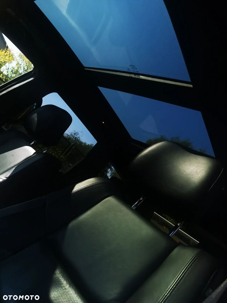 Jeep Grand Cherokee - 32