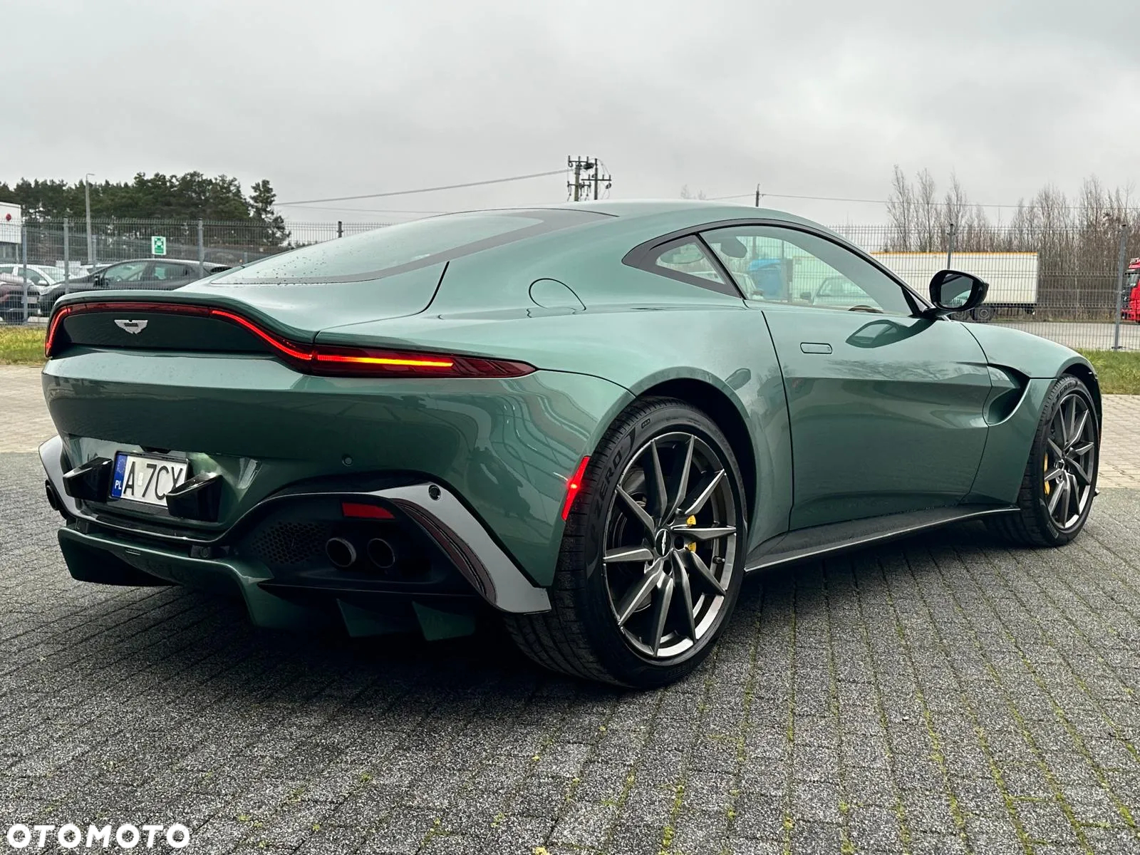 Aston Martin Vantage - 8