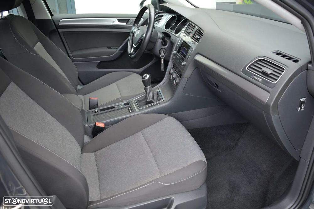 VW Golf 1.0 TSI Trendline - 12