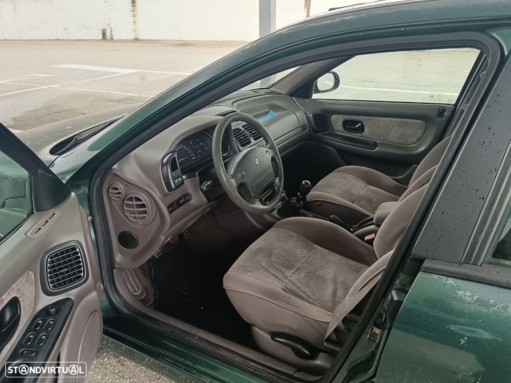 Renault Laguna 1.8 RXE - 6