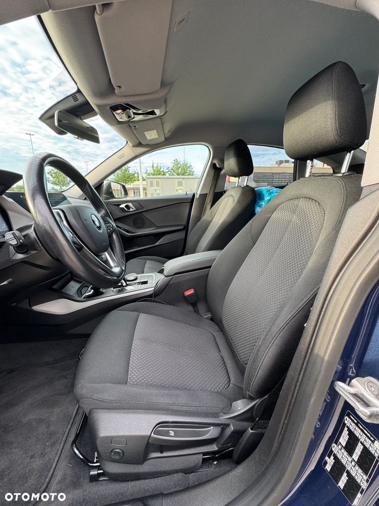 BMW Seria 2 218i Advantage - 25