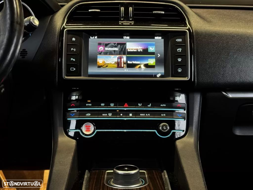 Jaguar F-Pace - 23