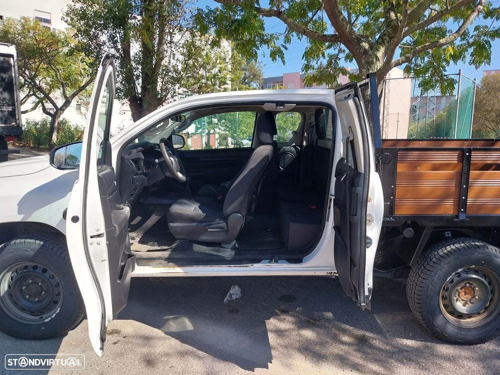 Toyota Hilux 2.4 D-4D 4WD CD CM - 17
