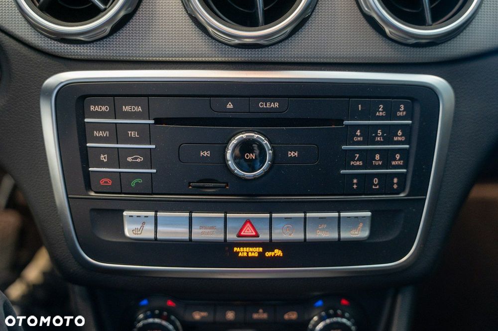 Mercedes-Benz GLA 200 7G-DCT - 15