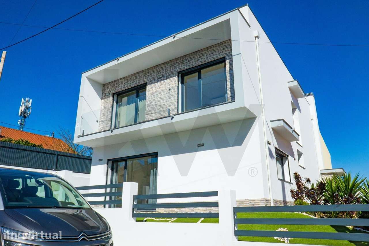 T3 Isolada em Famões: A Estreia Perfeita para a sua Família - Grande imagem: 3/53