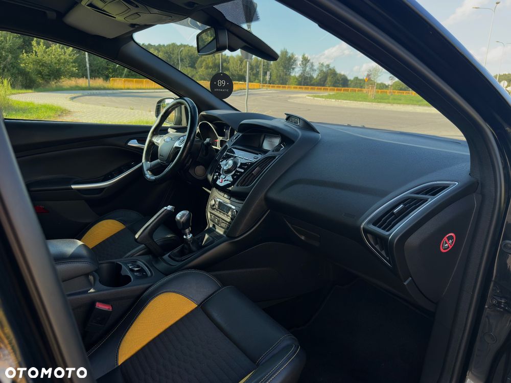 Ford Focus 2.0 EcoBoost ST mit Leder-Sport-Paket - 21