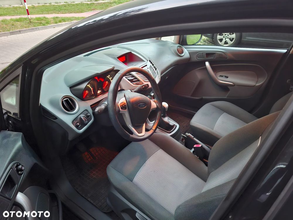 Ford Fiesta - 9